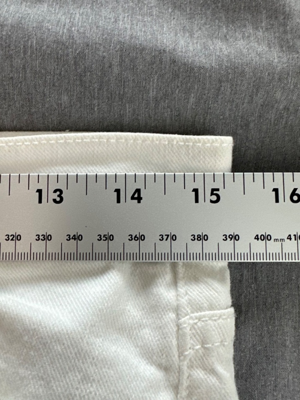 7 For All Mankind Sz 27 White Denim Low-Rise Skinny Jeans Y2K Rhinestone Pockets - Picture 8 of 11